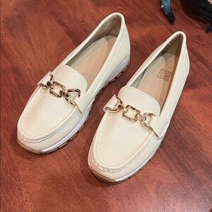 Size 8.5 Amazon women’s cream colored platform loafers with gold hardware